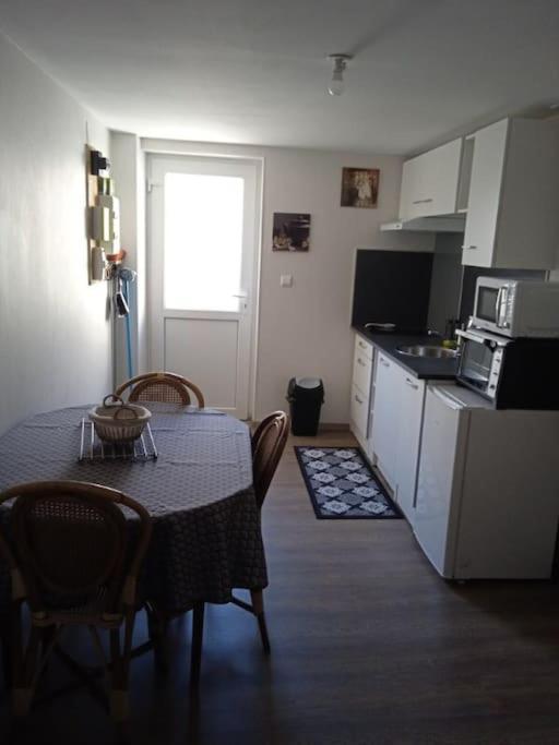 Maison Pour 2 A 4 Personnes Brassac-les-Mines Luaran gambar