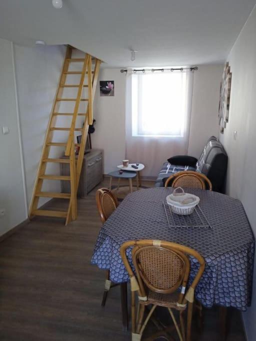 Maison Pour 2 A 4 Personnes Brassac-les-Mines Luaran gambar
